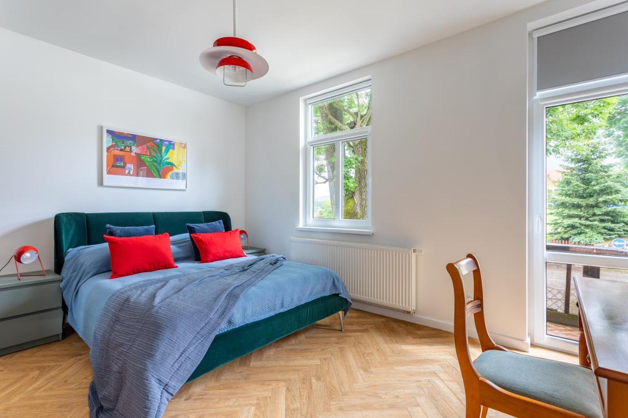 Jasqlka Apartament Z Widokiem シクラルスカ・ポレンバ エクステリア 写真